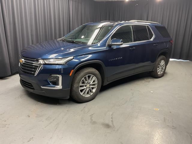 2022 Chevrolet Traverse LT Cloth in Northsky Blue Metallic — front three-quarter view